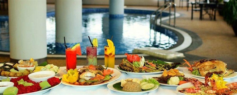 Holiday Villa Hotel & Suites Kota Bharu - Wakaf Che Yeh, Night Market Exteriör bild