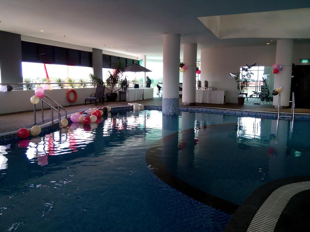 Holiday Villa Hotel & Suites Kota Bharu - Wakaf Che Yeh, Night Market Exteriör bild