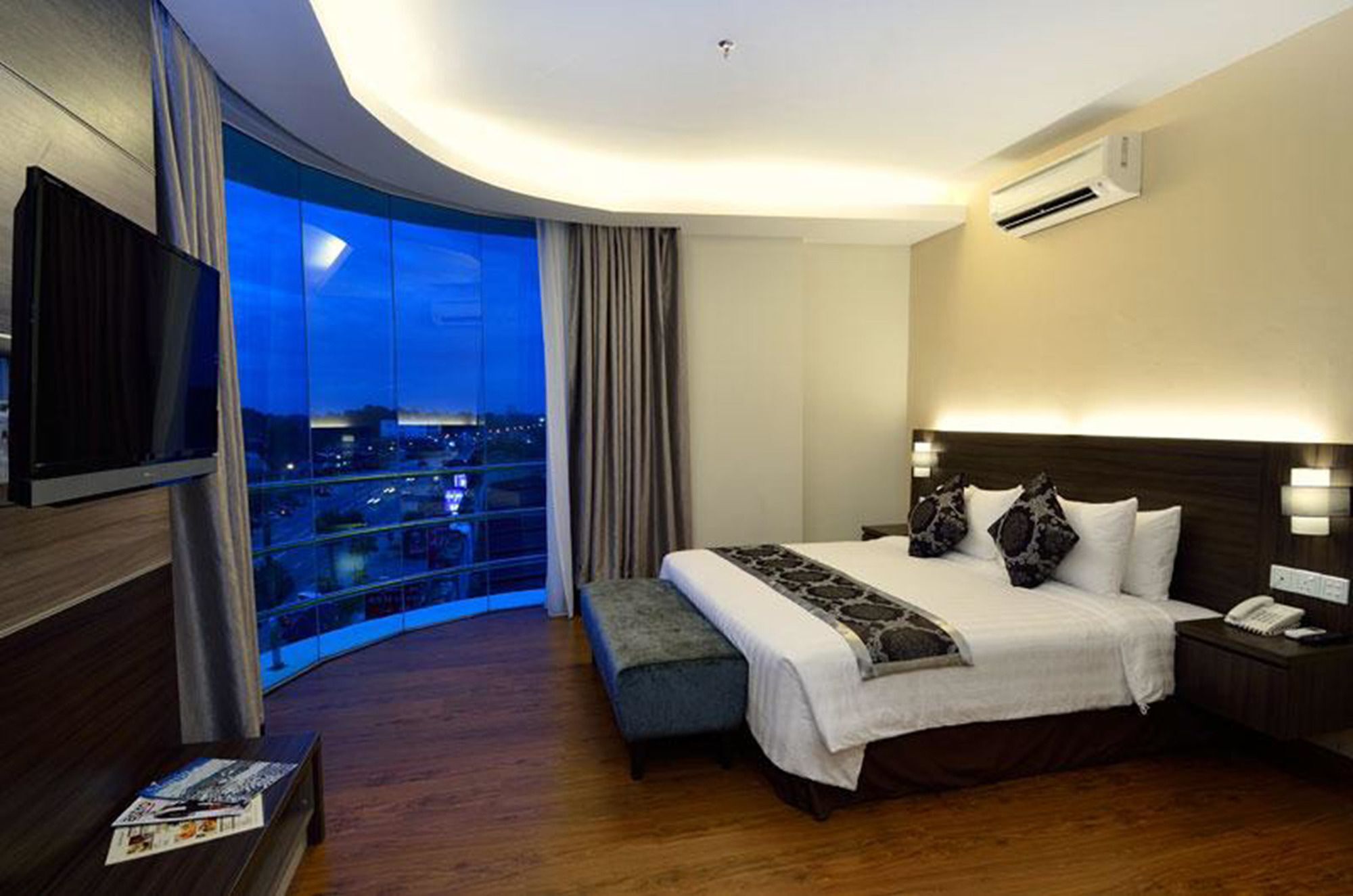 Holiday Villa Hotel & Suites Kota Bharu - Wakaf Che Yeh, Night Market Exteriör bild